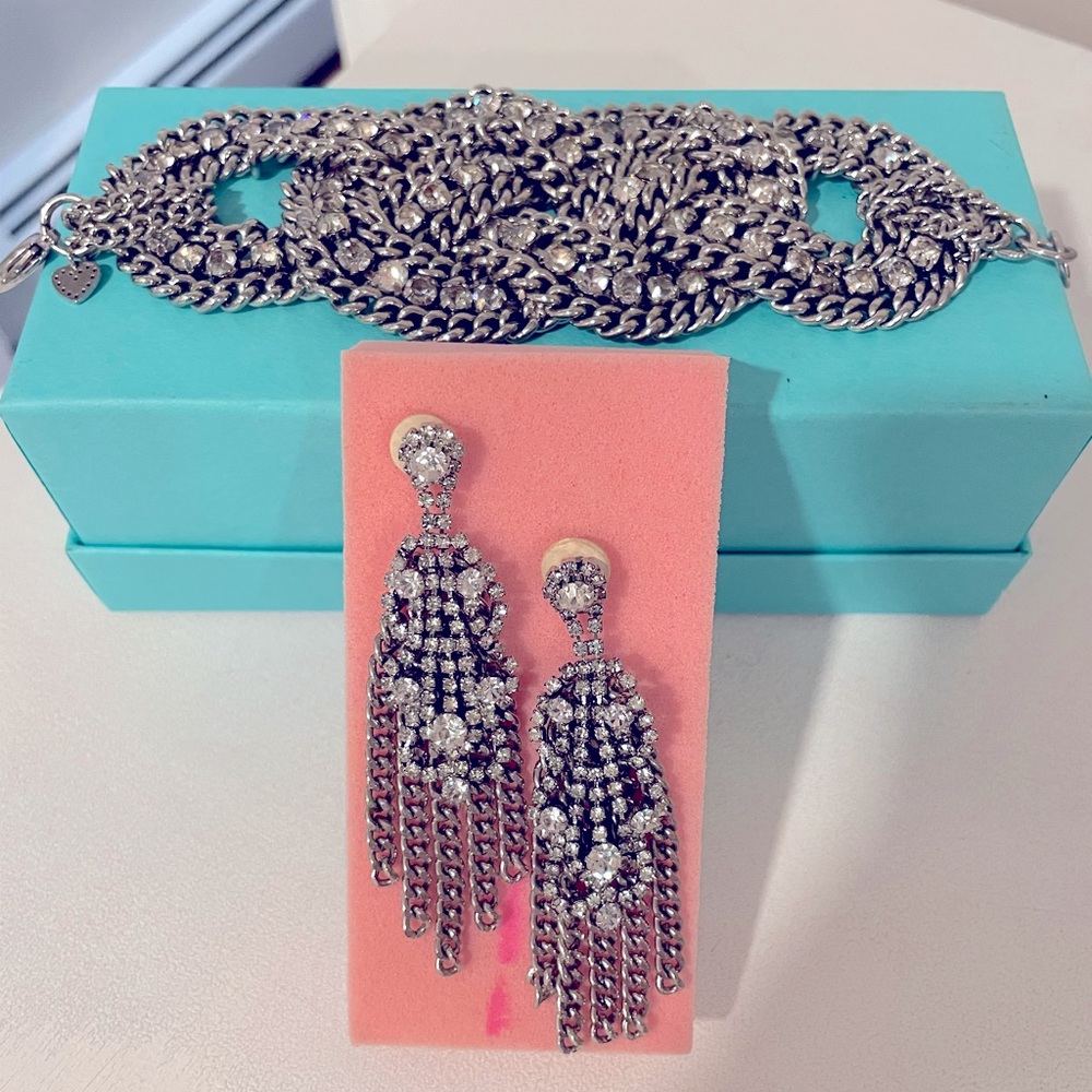 Stunning Stella & Dot Petra Bracelet and chandelier earring set!